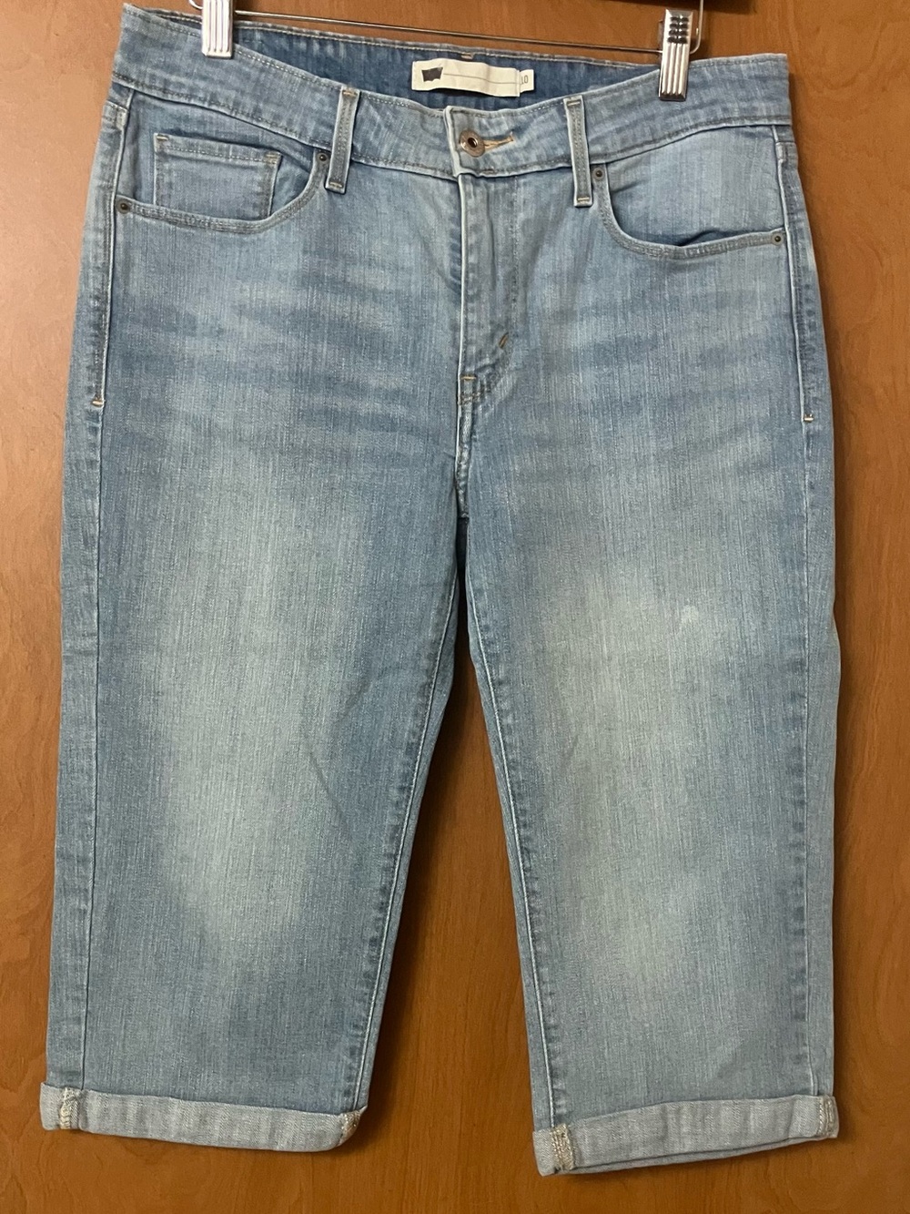 Levi's Women's Light Blue Denim Jean Capri Pants Size 10 - Picture 3 of 10
